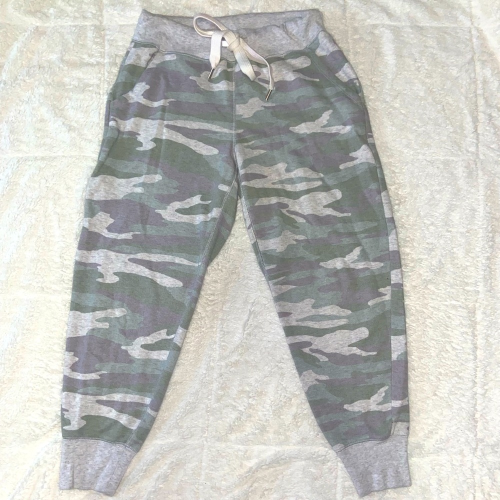 PINK Victoria’s Secret capris jogging pants